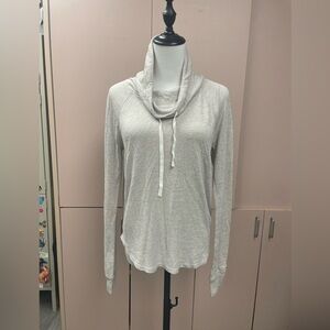 Hollister women's beige long sleeve cowl neck knit sweatshirt top size small